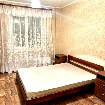 Тетяни Яблонської вул., 4