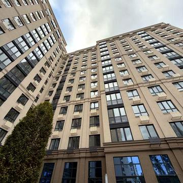 Однокімнатна квартира з підземним паркінгом в центрі міста