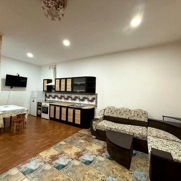 Оренда 1,5кімнатної кв. з окремим входом багатоповерхового будинку.