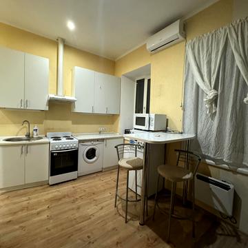 Олександра Чернікова вул. (Красночечелівська), 32