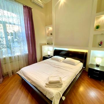 Софіївська вул., 4