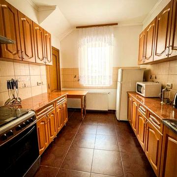 Житло будинок котедж Поляниця Буковель для постійного проживання