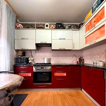 Академіка Грушевського вул., 44