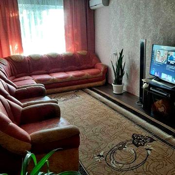 2-х кімнатна квартира в центрі м. Карлівка