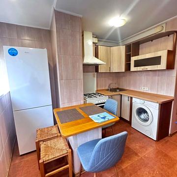 Деміївська вул., 35