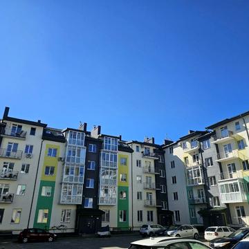 Весняна вул., 8