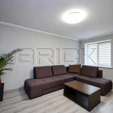 Юрківська вул., 8/12