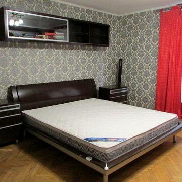 ЦЕНТР ст. метро Кловська. Роздільна 3 кімнатна. вул. Мечникова, 18