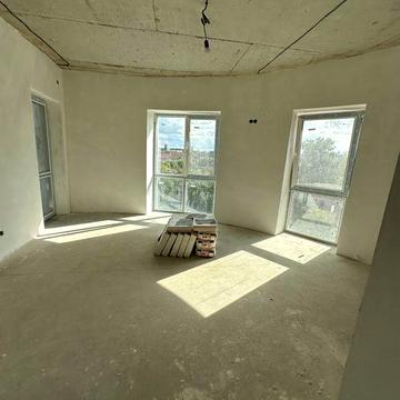 ТОП ЦІНА на 2-к квартиру з частковим ремонтом в центрі!