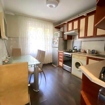 Здається трикімнатна квартира