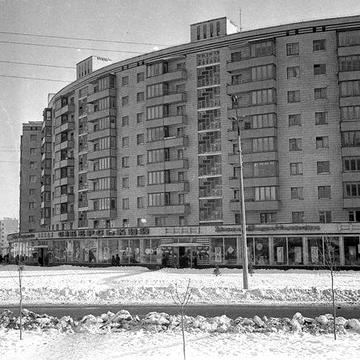 ПРОДАЮ! 1-кім.Квартира 37,5 м²Нов.М/п вікна,Б/двері. Ідеальна локація.