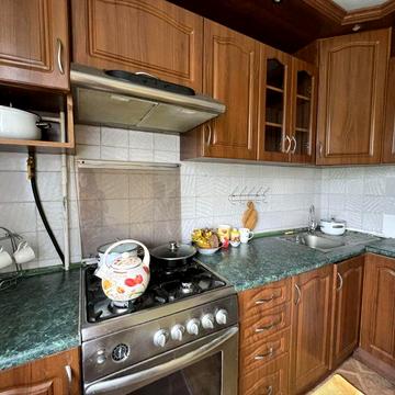 Квартира актуальна. Скину відео. 2кім Озерна Всі меблі, техніка, все є