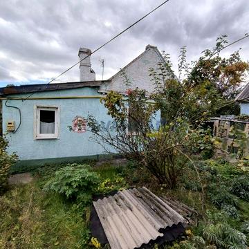 У продажу будинок біля Димитровського ринку.