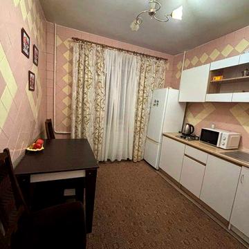 Метро Лівобережна 2кім.кв по вул Пантелеймона Куліша 5б.