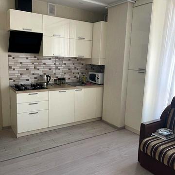 Практична вул., 1