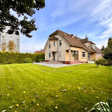 Крутогірна вул., 52