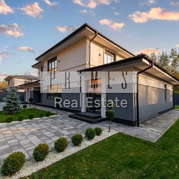 Вишнева вул.