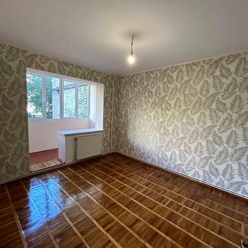 Молодіжна вул., 39