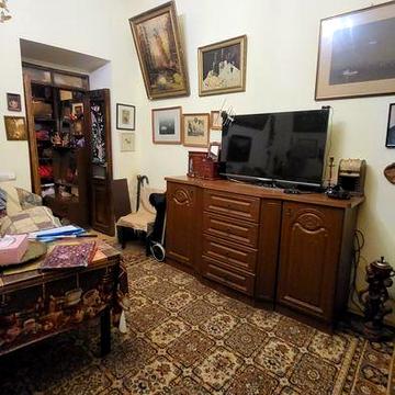 Продаю 2 квартиру з гаражем і власним двором