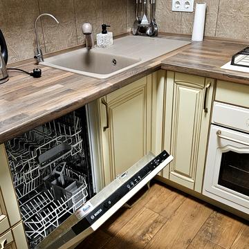 Дмитрівська вул., 96-98