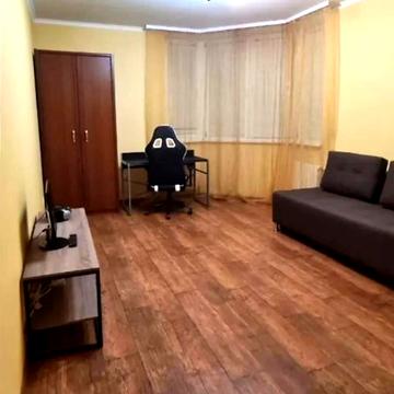 Бориса Гмирі вул., 8-Б