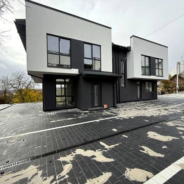 Івана Франка вул., 11