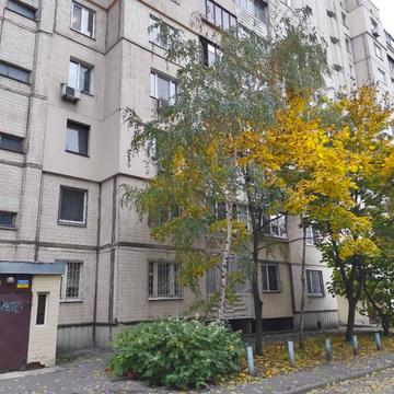 Макіївська вул., 10