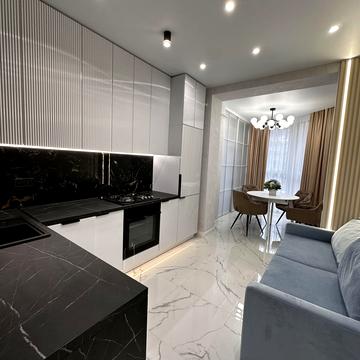 Молодіжна 10, 10