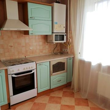 Академіка Амосова вул., 7