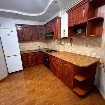 Василя Симоненка вул., 31