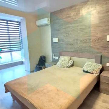 Володимирська, 1