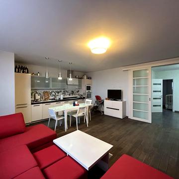 Кадетський Гай вул., 6