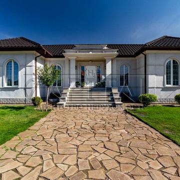 Київська вул., 10