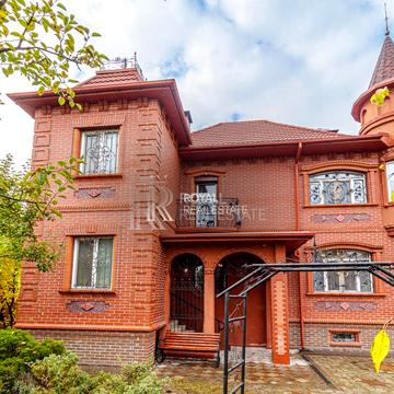 Богатирська вул., 1