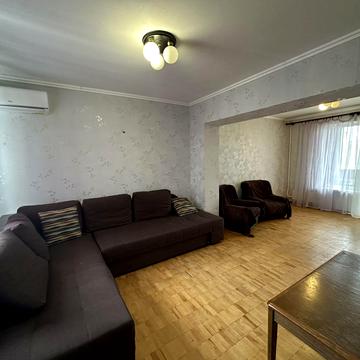 Академіка Єфремова вул. (Командарма Уборевича), 27