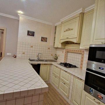 Василя Симоненка вул., 30А