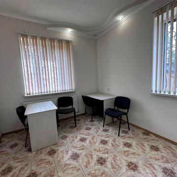 Подільська вул., 1