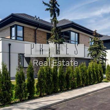 Центральна вул.