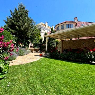 Унікальна квартира біля моря • 2 рівні, власна ділянка,паркінг