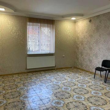 Подільська вул., 1