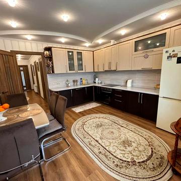 Олексія Вадатурського вул. (Маршала Малиновського), 16б