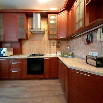 Сдам 2х ком кв с капремонтом у м. Холод Гора. этаж 2. В кв ГАЗ.