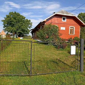 Будинок із змлею