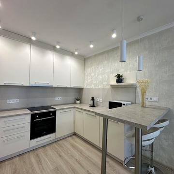 Зарічна вул., 1