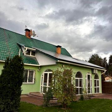 Автономний повністтю будинок під Києвом. Сонячні панелі, скважина, сеп