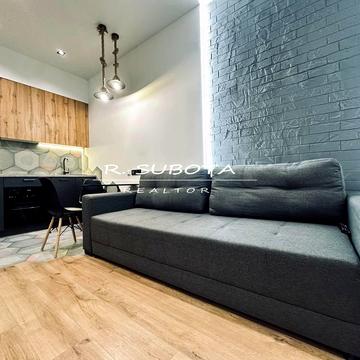 Костомарівська вул. (Щорса), 1