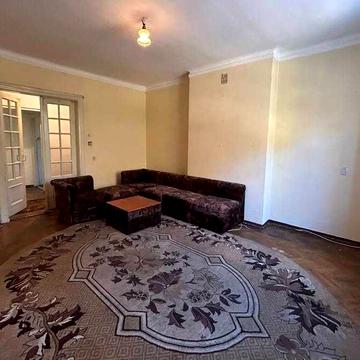 Продам 3 кімнатну квартиру в центрі біля входу в Парк Шевченка! 86м2.