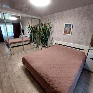 Українська вул., 8