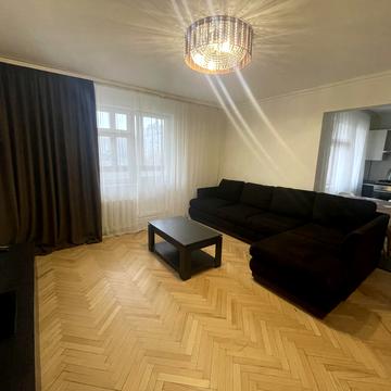 Івана Пулюя вул., 1