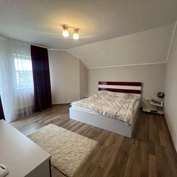 Двоповерховий будинок з гаражем